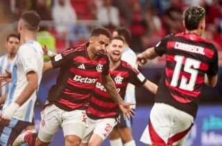 Danilo comemora seu gol na vit&oacute;ria rubro-negra diante do Pyramids por 2 a 0. Foto: Gilvan de Souza/CRF