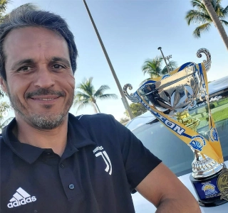 Parab&eacute;ns, S&eacute;rgio Manoel! Ex&iacute;mio nas bolas paradas, ex-meia completa 54 anos