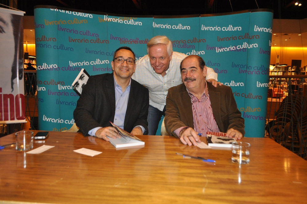 Maurício Noriega, Milton Leite e Rivellino na noite de 28 de agosto de 2015, lançamento do livro `Rivellino´, de Noriega, na Livraria Cultura do Conjunto Nacional, em São Paulo. Foto: Marcos Júnior/Portal TT