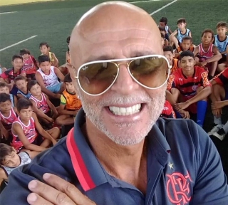 Um dos mais habilidosos da camisa 11, J&uacute;lio C&eacute;sar Uri Geller completa 70 anos