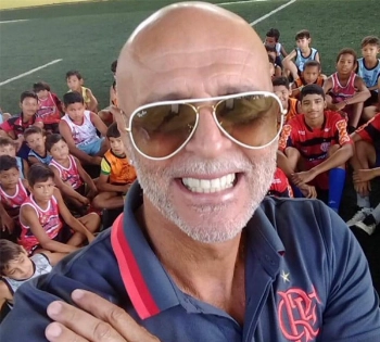 Um dos mais habilidosos da camisa 11, J&uacute;lio C&eacute;sar Uri Geller completa 70 anos