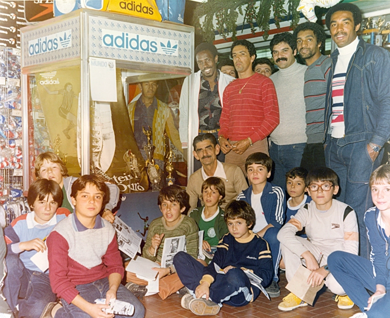 No centro da foto, de cinto marrom, aparece Ataliba, seguido por Wilsinho, que est&aacute; de blusa vermelha, Pedro Fabiano, Bas&iacute;lio e Gerald&atilde;o. Foto: Sarkis