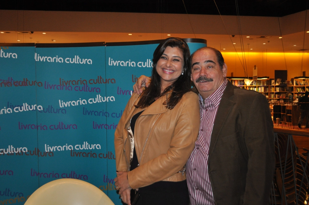 Rivellino e sua esposa na noite de 28 de agosto de 2015, lançamento do livro `Rivellino´, de Maurício Noriega, na Livraria Cultura do Conjunto Nacional, em São Paulo. Foto: Marcos Júnior/Portal TT