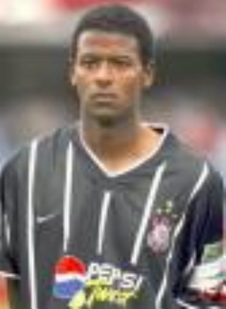 Exclusivo: Empresário do volante Fabinho, que está voltando para o Brasil, não descarta um acerto com o Corinthians