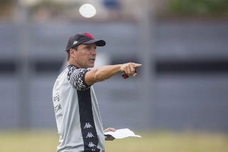 O técnico cruzmaltino Zé Ricardo no CT Moacyr Barbosa. Foto: Divulgação/Vasco