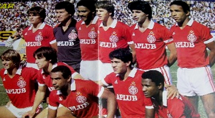 Em p&eacute;, da esquerda para a direita: Lu&iacute;s Carlos Winck, Benitez, Mauro Pastor, Ademir, Mauro Galv&atilde;o e Andr&eacute; Lu&iacute;z. Agachados, da esquerda para a direita: Silvio, Dunga, Gerald&atilde;o, Ruben Paz e Silvinho. Enviou: Gilvannewton Souza 
