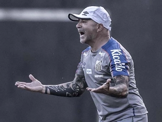 Técnico argentino demonstra respeito pela história do Peixe. Foto: Ivan Storti/Santos FC