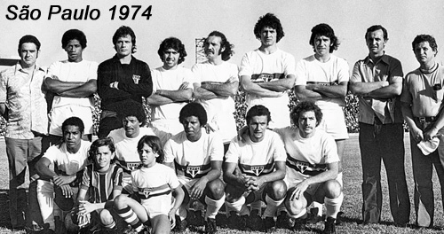 São Paulo, em Taubaté (SP), em 1974. Em pé: Carlos Caboclo (diretor tricolor à época), Gilberto Sorriso, Sérgio Valentim, Nelsinho Baptista, Arlindo Galvão, Mário, Chicão, José Poy e um integrante da comissão técnica. Agachados: Terto, Zé Carlos Serrão, Mirandinha, Pedro Rocha e Piau.