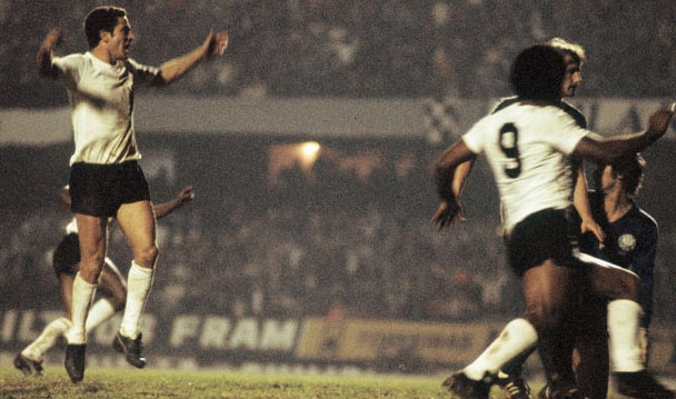 Quem tamb&eacute;m sofria com Gerald&atilde;o (camisa 9) era o S&atilde;o Paulo que, naquele ano de 1977, marcou cinco vezes em cinco encontros contra o arquirrival