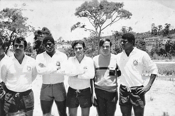 Corinthians. Da esquerda para a direita, Décio, Zé Maria, Lindóia, Dr. Luiz e Mirandinha. Foto: Arquivo pessoal Décio