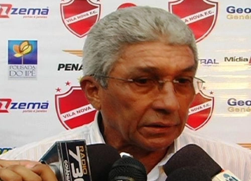 Givanildo - Ex-volante do Santa Cruz e Corinthians