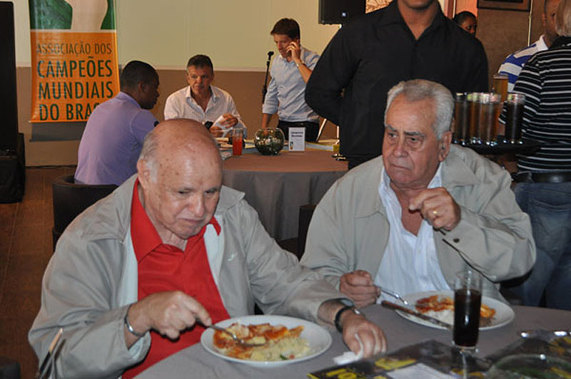 Pepe e o saudoso Zito provam ravióli em 2013. Foto: Marcos Júnior Micheletti/Portal TT