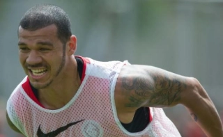 Inter ainda busca reforços e tenta fechar com volante e centroavante