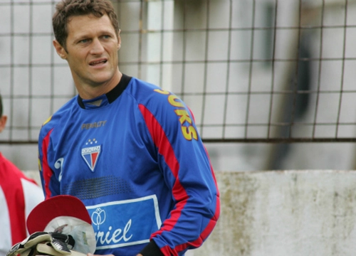 Maizena   - Ex-goleiro do São Paulo