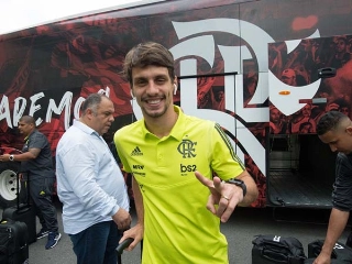 Zagueiro flamenguista afirmou que aprende muito com o técnico português. Foto: Alexandre Vidal / Flamengo