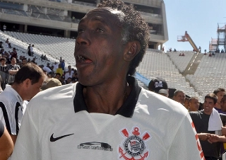 Achados & Perdidos: Ataliba em atua&ccedil;&atilde;o exuberante fez tr&ecirc;s gols na goleada do Tim&atilde;o sobre o N&aacute;utico h&aacute; 42 anos