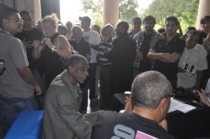 José Aparecido de Oliveira, em 5 de maio de 2012, ouviu o pedido de desculpas de Neto, que em 1991 cuspiu no rosto do ex-árbitro. Foto: Ednilson Valia/Portal TT