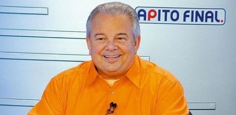 Luciano do Valle, em 2006, apresentando o 