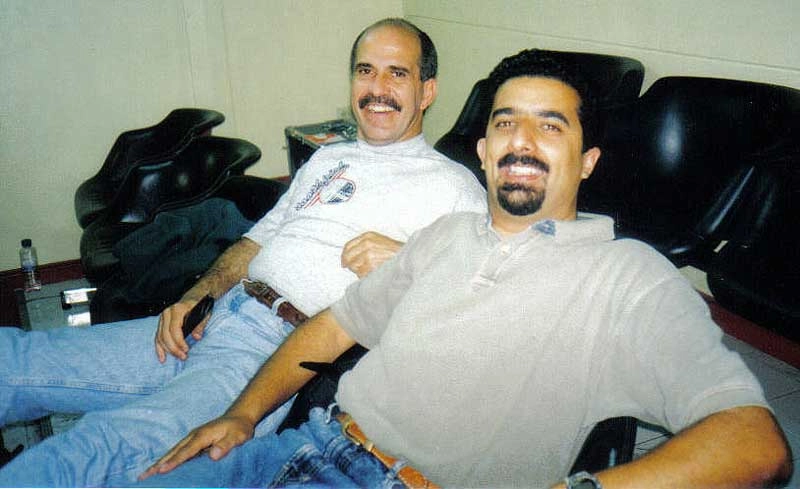 Mário Sérgio e Tatá Muniz na cabine do Estádio Atanásio Girardot, em Medellin, Colômbia, em 1995, na final da Copa Libertadores entre Atlético Nacional e Grêmio, vencida pelo Grêmio. Foto: arquivo pessoal de Tatá Muniz