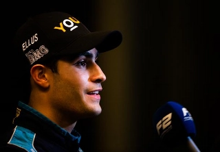 Piloto brasileiro teve atuação impecável no circuito de Yas Marina.Foto: F2/Divulgação