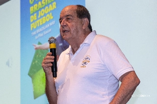 Treinador apresenta seu mais novo livro sobre futebol. Foto: Cristiano Fukuyama/Divulgação