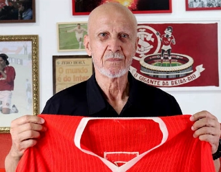 PARAB&Eacute;NS! - Um dos grandes laterais do Inter, Cl&aacute;udio Duarte faz 75 anos