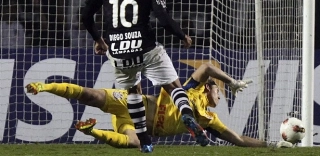 Diego Souza ficou marcado por gol perdido contra o Corinthians em 2012. Foto: AP Photo/Andre Penner/Via UOL
