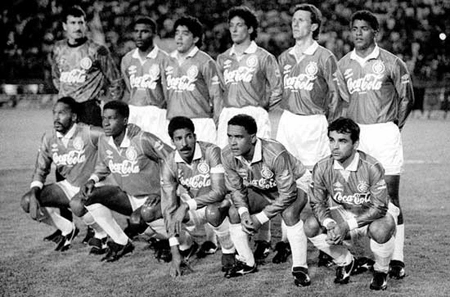 Este é o Internacional de Porto Alegre em foto de 1992, o ano da conquista da Copa do Brasil. Em pé: 