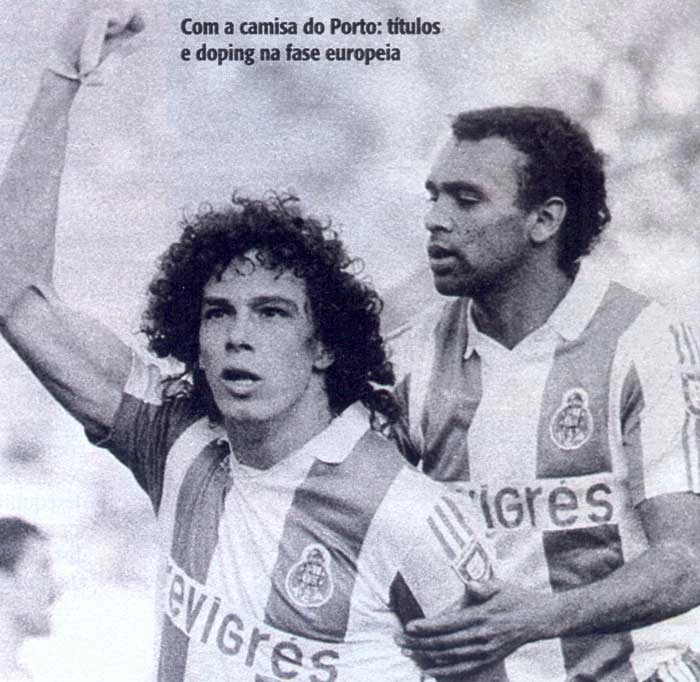 Casagrande (com o braço erguido) comemora gol marcado. Foto: Reprodução Revista Veja