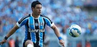 Giuliano não se recupera e desfalca o Grêmio contra o Atlético-MG