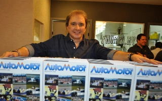 Jornalista também festejou os 25 anos do seu Anuário AutoMotor Esporte. Foto: Marcos Júnior Micheletti/Portal TT