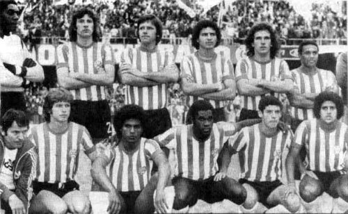 Este é o Coritiba campeão paranaense de 1975. Em pé vemos Jairo, Hermes, Di, Ademir, Victor Hugo e Nilo. agachados estão Sarti (massagista), Plein, Eli, Maizena, Osmarzinho e Luizinho
