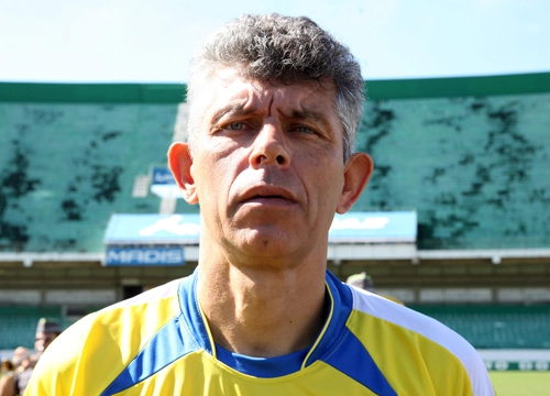 Chic&atilde;o - Ex-centroavante da Ponte, Santos, Coritiba e Botafogo