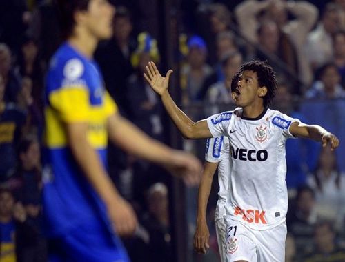Relembre e veja números de todos os jogos que o Corinthians teve Jô e Tevez  juntos - Gazeta Esportiva
