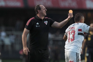 Treinador tricolor destacou os problemas financeiras do clube, mas pediu a chegada de peças de reposição. Foto: Rubens Chiri/saopaulofc.net