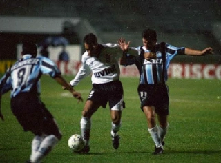 ACHADOS & PERDIDOS - H&aacute; 30 anos a vit&oacute;ria in&uacute;til do Tim&atilde;o contra o Gr&ecirc;mio, na Liberta