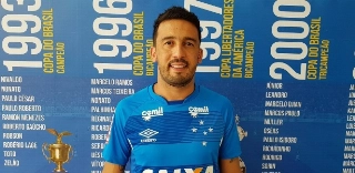 Lateral que será titular pelo lado direito foi apresentado nesta tarde de sexta-feira na Toca