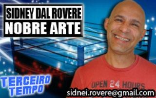 Começou no boxe em 1954, aos 17 anos de idade, tendo como técnico Waldemar Zumbano, foi campeão paulista dos novos, mas sua carreira não foi longa, apenas 2 anos e logo após o casamento, 1955, Carollo pendurou definitivamente as luvas.