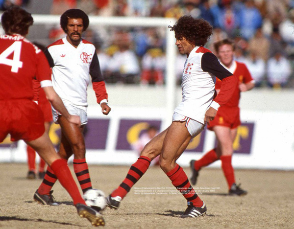 Atacante marcou dois gols na decisão contra o Liverpool, em 1981. Foto: site oficial da CBF