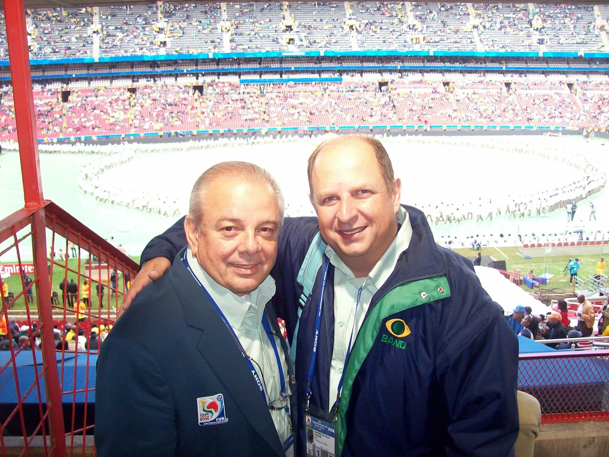Luciano do Valle e Nivaldo de Cillo na &Aacute;frica do Sul, durante a Copa do Mundo de 2010. Foto: reprodu&ccedil;&atilde;o