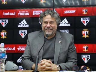 Casares destacou que Rogério Ceni já sabe da necessidade de vender algumas peças. Foto: Rubens Chiri/saopaulofc.net