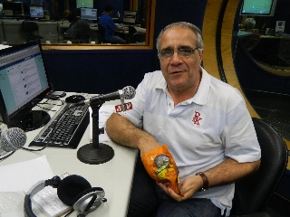 Substituto agrada em estreia e evita falar de Luciano do Valle