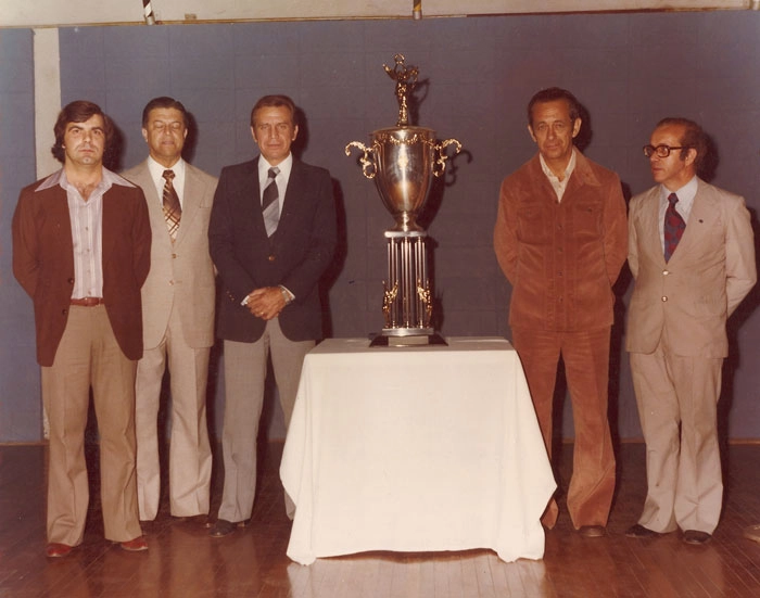 Da esquerda para a direita, Ciro Fontão é o segundo com amigos dirigentes da Federação Paulista de Futsal. Foto: Sarkis