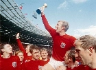 Saudade: Um dos mais brilhantes do futebol ingl&ecirc;s, Bobby Moore morria h&aacute; 33 anos