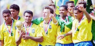 "É ignorância dizer que Romário ganhou a Copa sozinho", diz técnico da Itália em 94