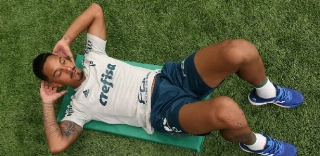 Ant&ocirc;nio Carlos, zagueiro do Palmeiras, deve come&ccedil;ar ano como titular