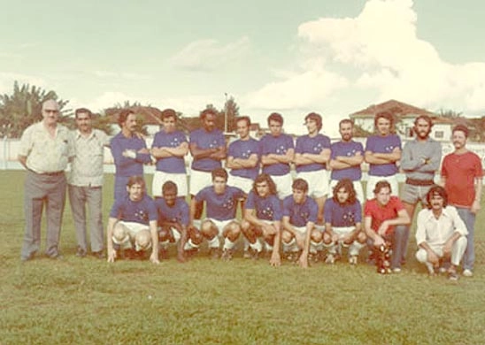 Em pé: Nilo Bortoloti, Fernando Montanari, Paulo Pingaiada, Luis, Camila, Lezinho, Fernando Eduardo Montanari (o Fominha), Clóvis, Norinho, Bonaldi, Amir e Glênio. Agachados: Bortola, Zulu, Zé Maria, Wanderlei (Gênio), Lado, Laudimiro e duas pessoas não identificadas