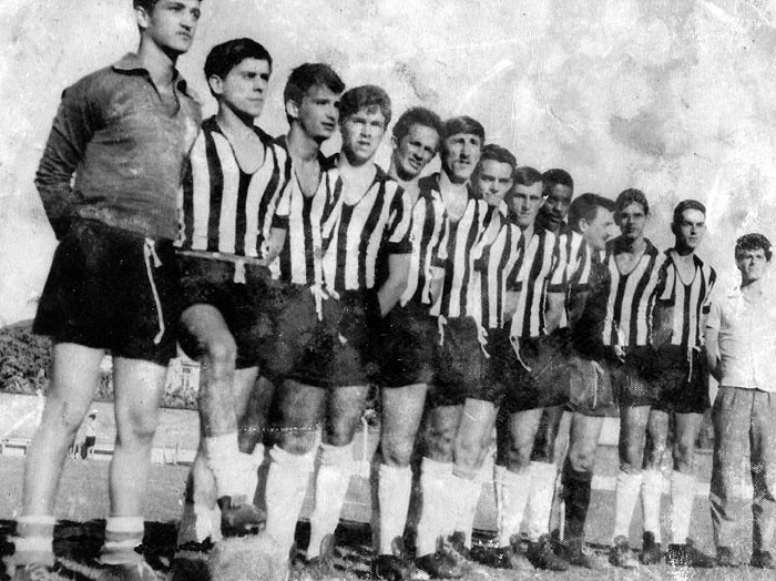 Da esquerda para a direita: Tente é o segundo, seguido por Braguinha, Carlos Miguel (Boca de Veia), Lezinho, Edson Dino, Orlando, Cesare Bianchi, Camila, Paulo Pingaiada, Pininho, Zé Eduardo (Du Botelho). O técnico é Nadinho.