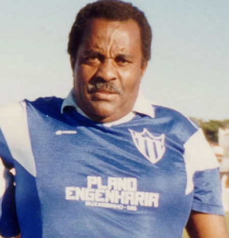 Uma das últimas imagens de Camila, ainda exibindo toda a sua categoria pela lateral-direita do Estádio Professor Antônio Milhão, em Muzambinho-MG