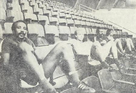 Craques do Palmeiras reunidos no ginásio do Parque Antártica no final da década de 1970. Da direita para a esquerda estão Beto Fuscão, Ademir da Guia, Edu e Adriano

